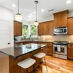 Urban Ne Pdx 3Bd Home Plus Bonus Room, Fenced Yard And Garage