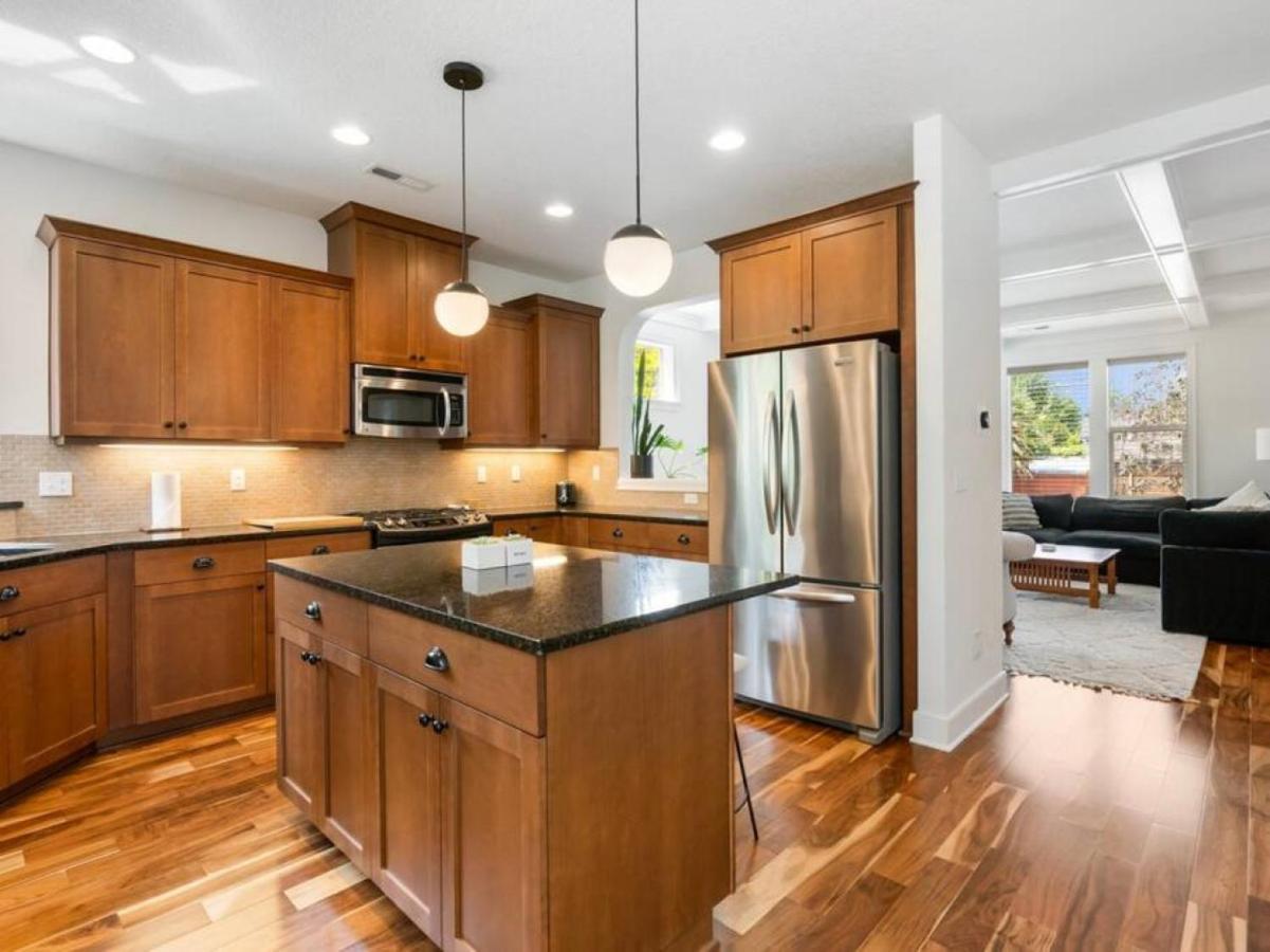 Holiday home Urban Ne Pdx 3bd Bonus Room, Fenced Yard And Garage *