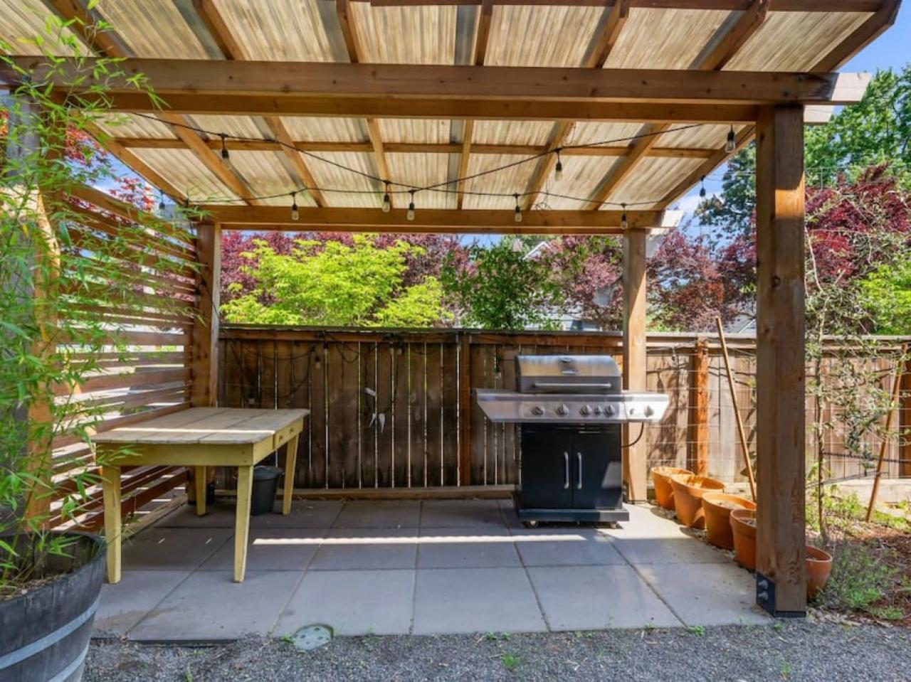 Urban Ne Pdx 3bd Bonus Room, Fenced Yard And Garage Holiday home Portland
